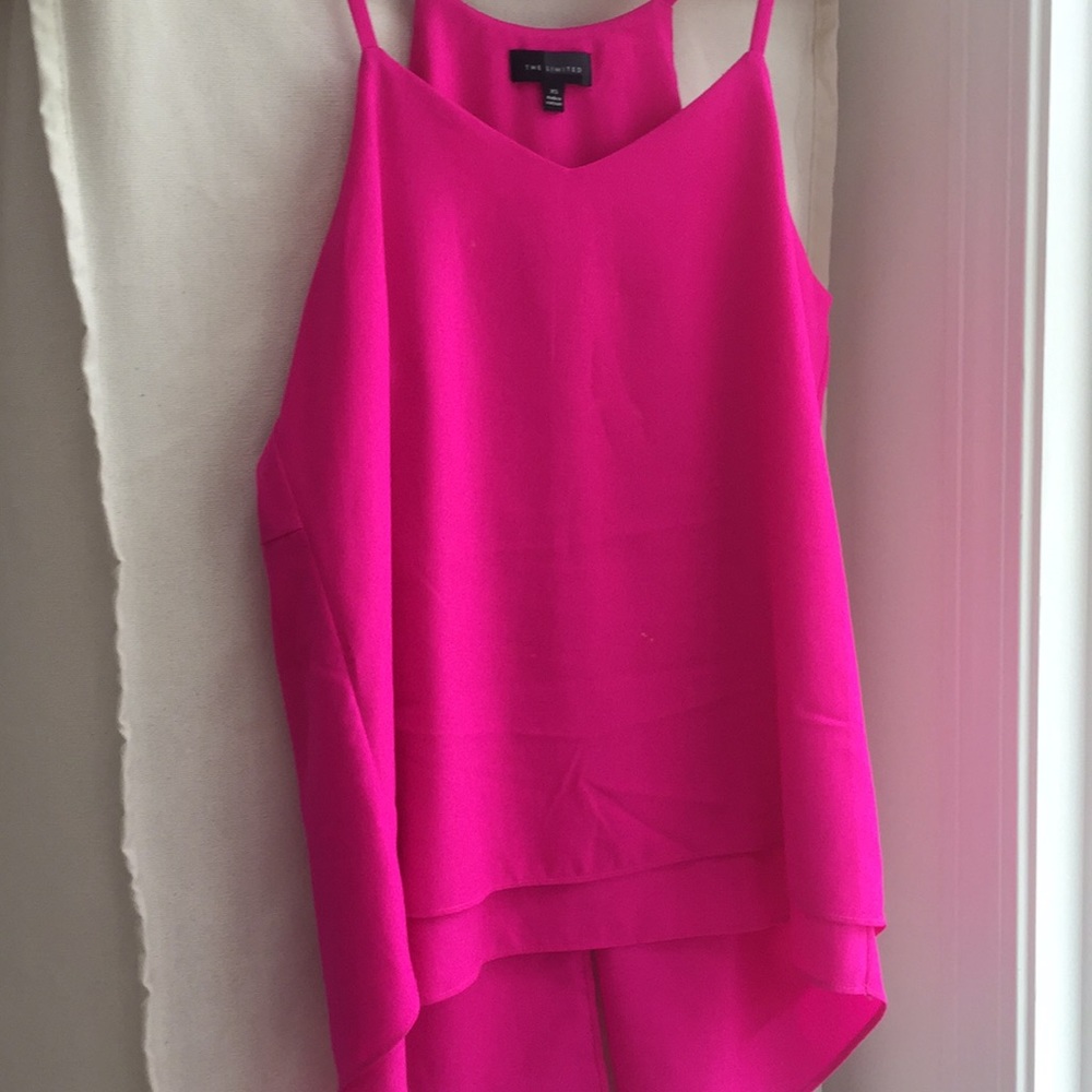 Pink strapless top .
